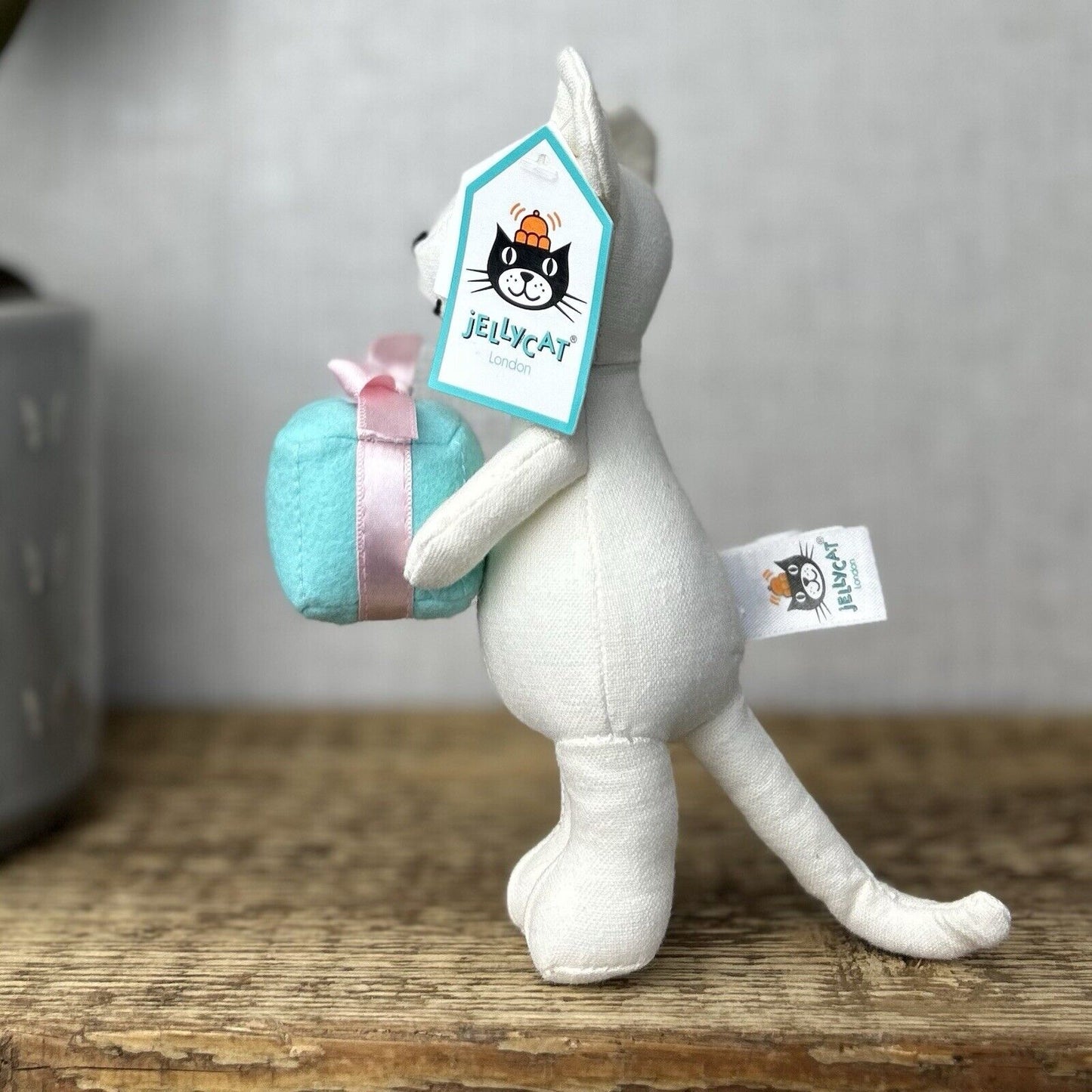 Jellycat Mini Messenger Mouse - Mouse With A Present - Mouse Tiny White - NEW