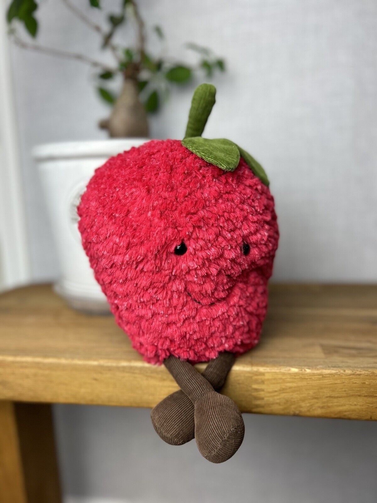 Jellycat Amuseables Strawberry Large - OG Strawberry - Large (4 Leaves)