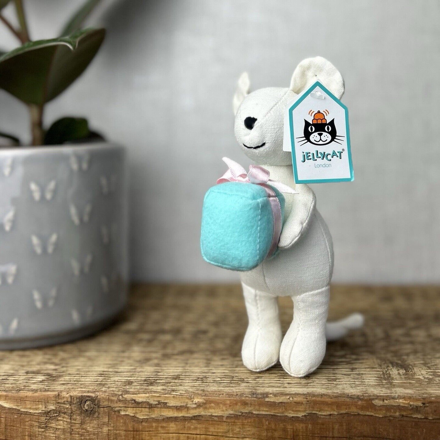 Jellycat Mini Messenger Mouse - Mouse With A Present - Mouse Tiny White - NEW