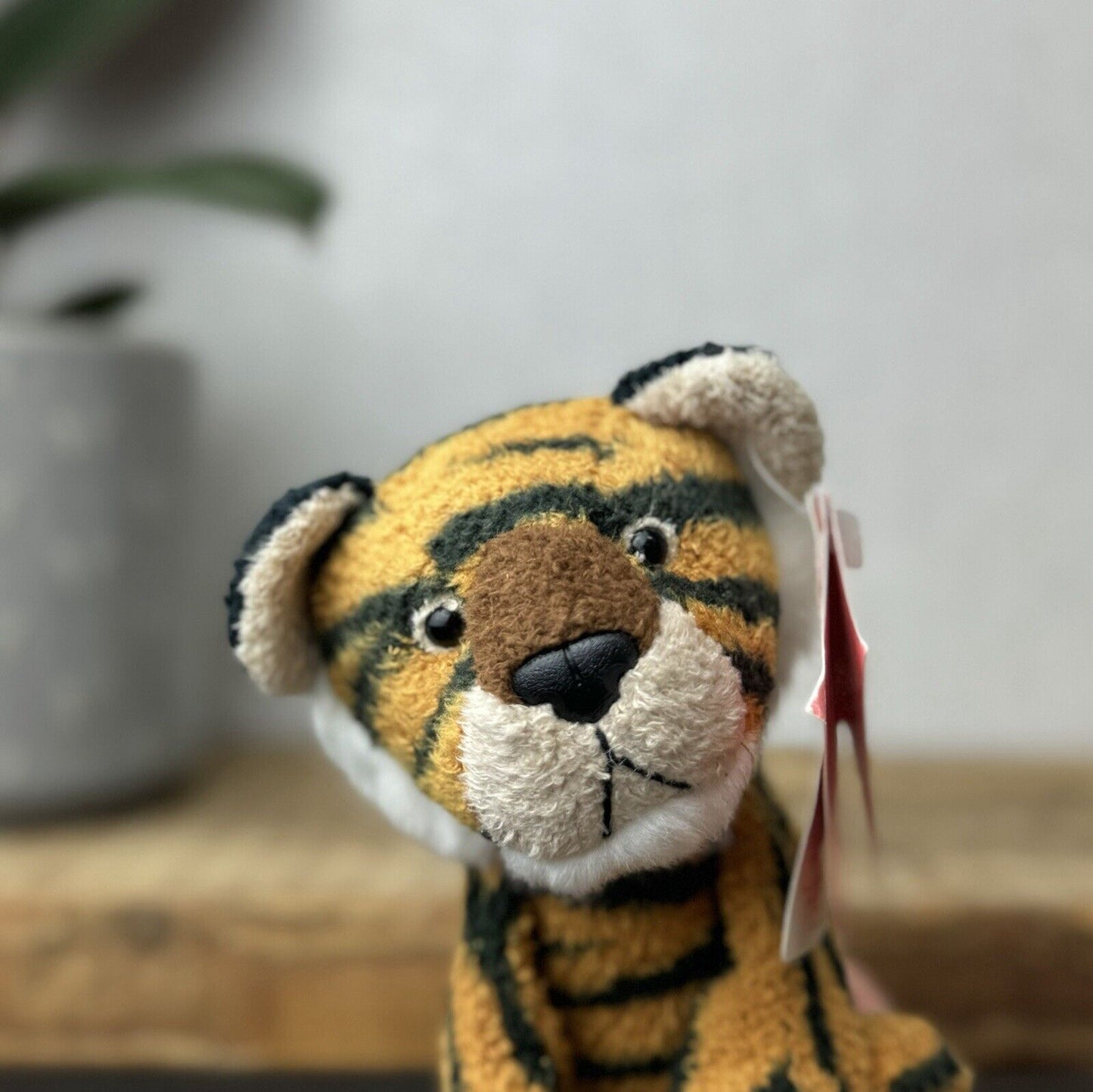 Russ Berrie Luv Pets - Tiger Thor - Small Tiny Beanie Cat Pocket Pal - Tagged 4”