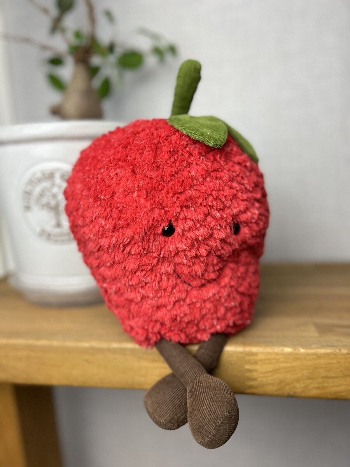 Jellycat Amuseables Strawberry Large - OG Strawberry - Large (4 Leaves)