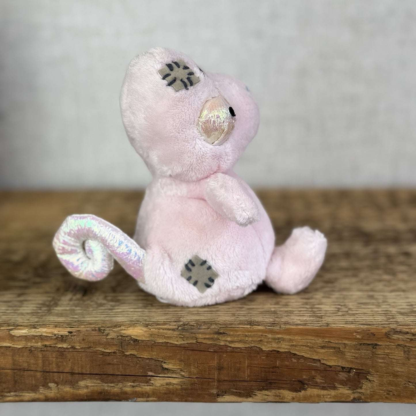 Blue Nose Friends Culture The Chameleon #107 - Mini Pink Iridescent Plush Beanie