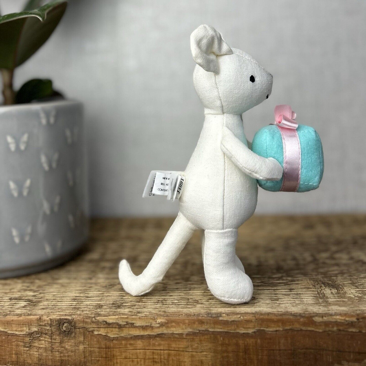 Jellycat Mini Messenger Mouse - Mouse With A Present - Mouse Tiny White - NEW