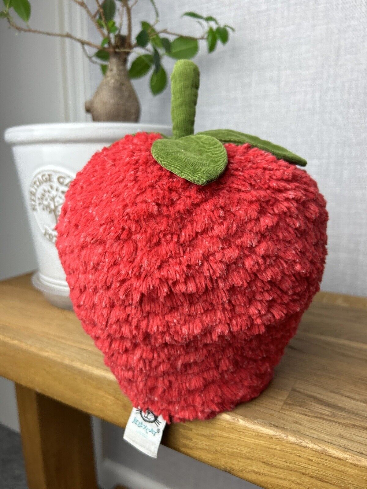 Jellycat Amuseables Strawberry Large - OG Strawberry - Large (4 Leaves)