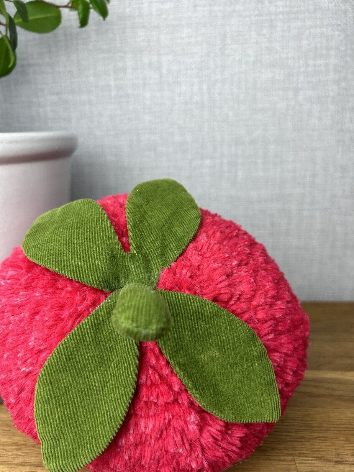 Jellycat Amuseables Strawberry Large - OG Strawberry - Large (4 Leaves)