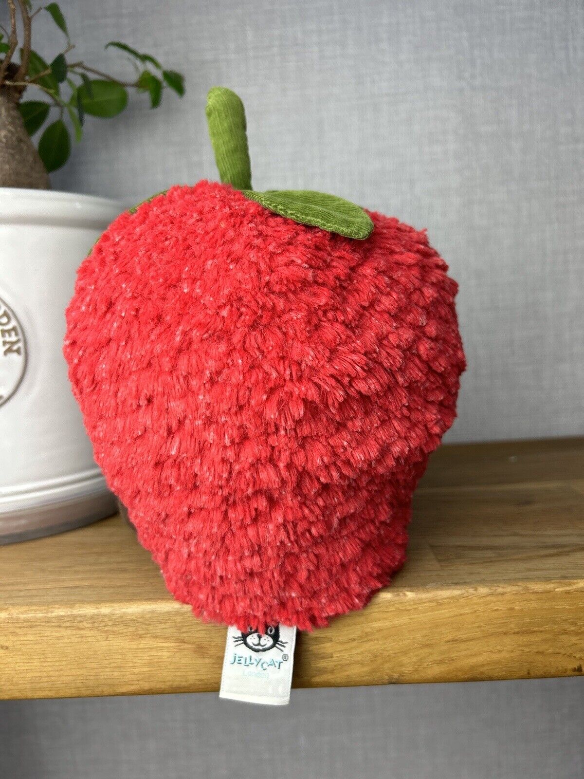 Jellycat Amuseables Strawberry Large - OG Strawberry - Large (4 Leaves)