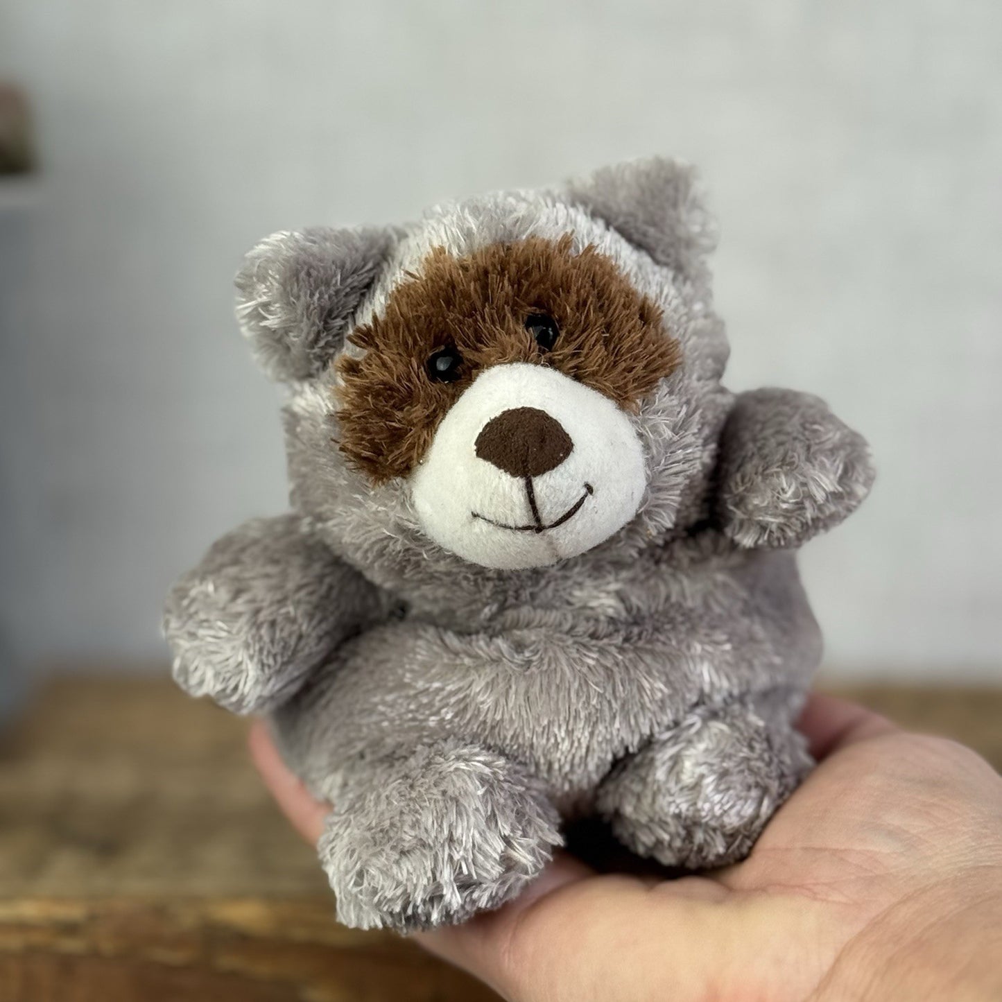 Russ Berrie Luvvies - Raccoon Mini Beanbag Raccoon Grey Soft toy NWOT 5”