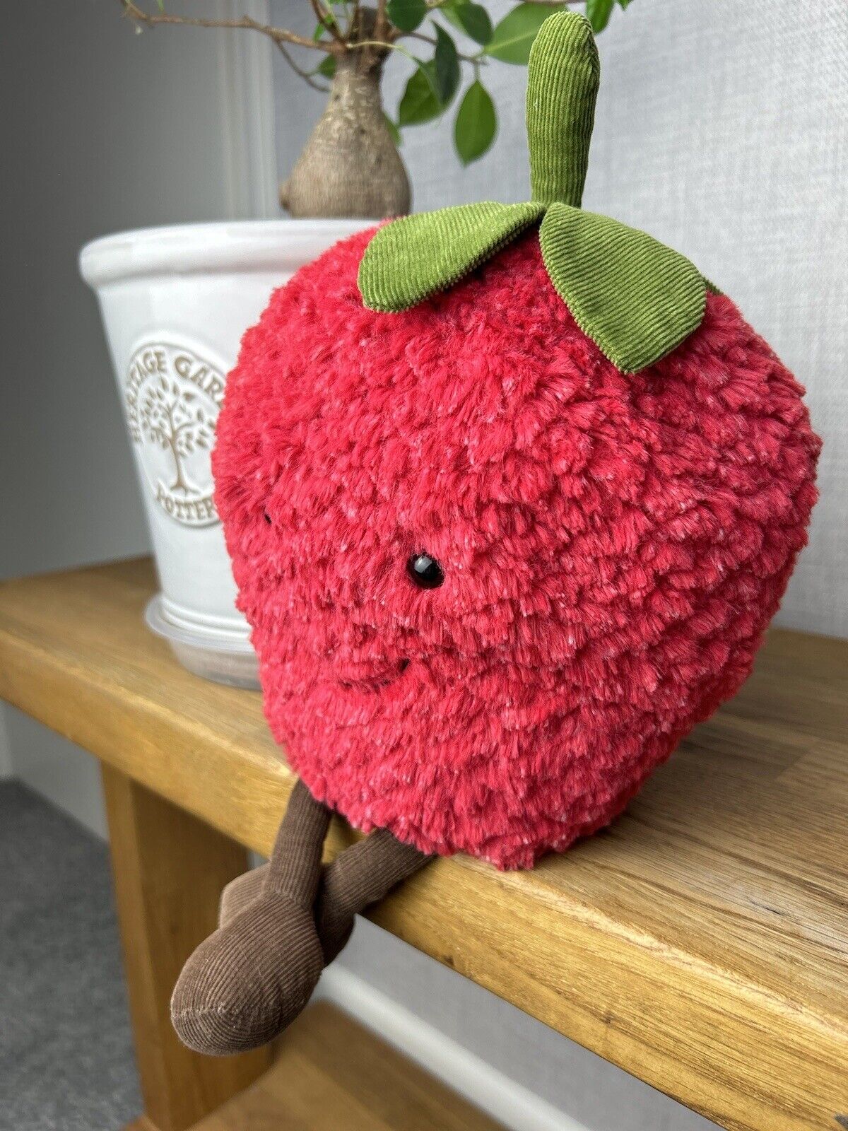 Jellycat Amuseables Strawberry Large - OG Strawberry - Large (4 Leaves)