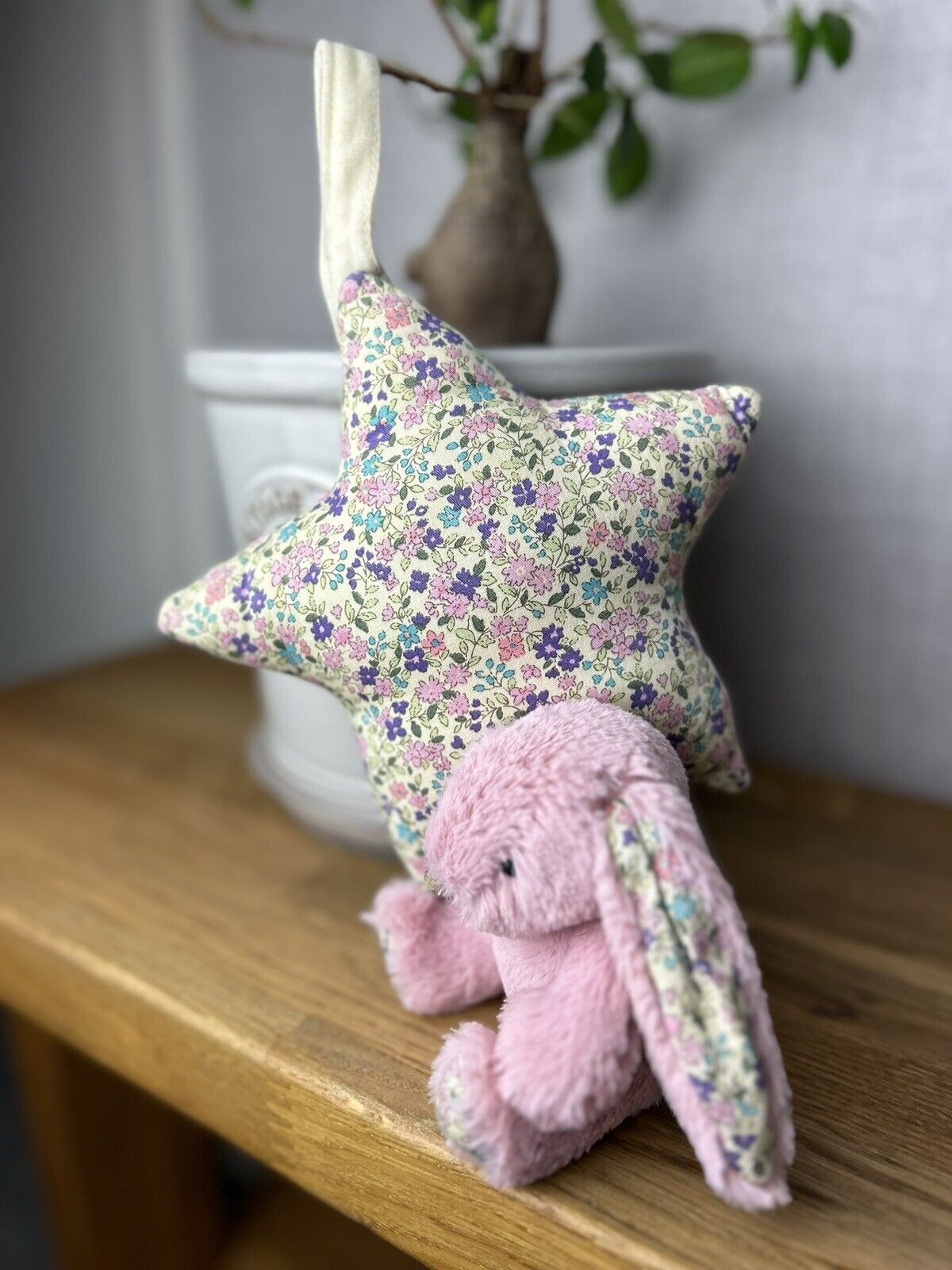 Jellycat Blossom Tulip Bunny Rabbit Pink Musical Star Pull Soft Plush Toy
