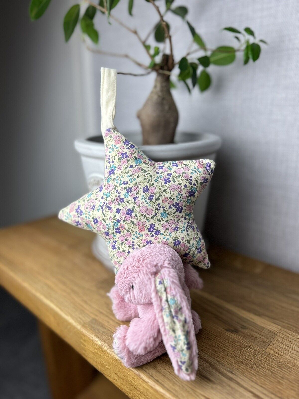 Jellycat Blossom Tulip Bunny Rabbit Pink Musical Star Pull Soft Plush Toy