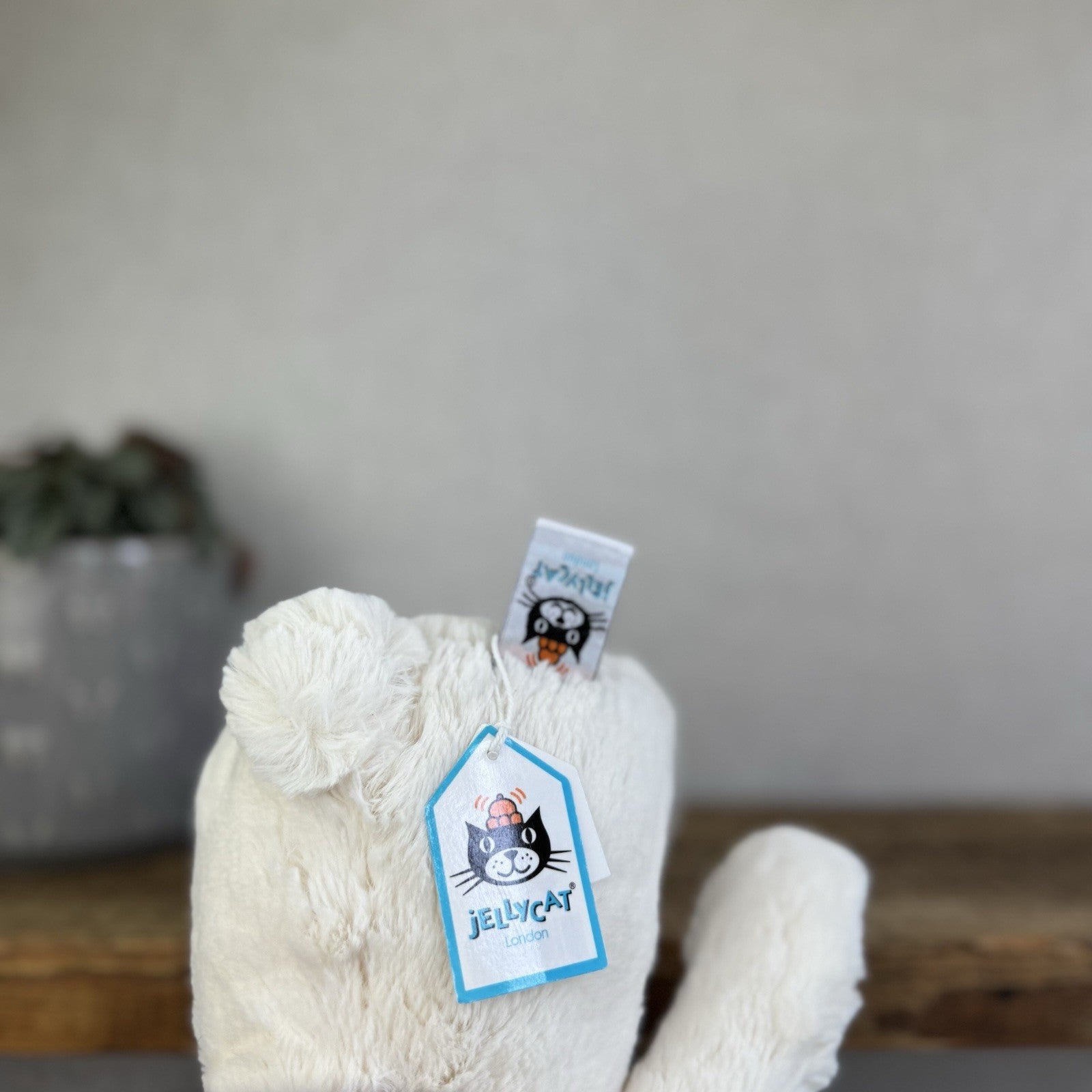 Jellycat Medium Cream Bashful Rabbit - Cream Off White Medium Bunny 12” New Tags