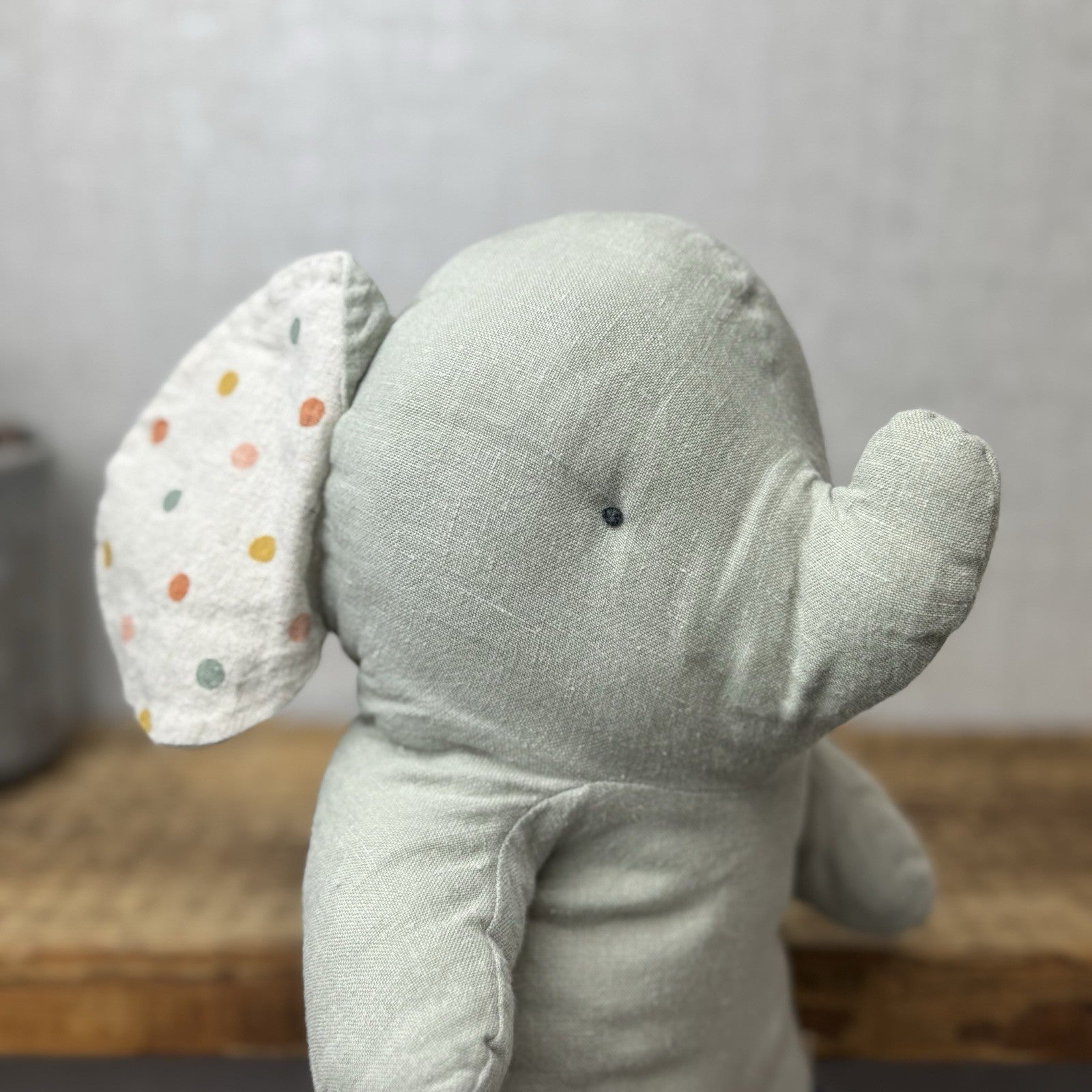 Maileg Safari Friends Medium Elephant - Iron Grey - Grey Beanie Linen Elephant