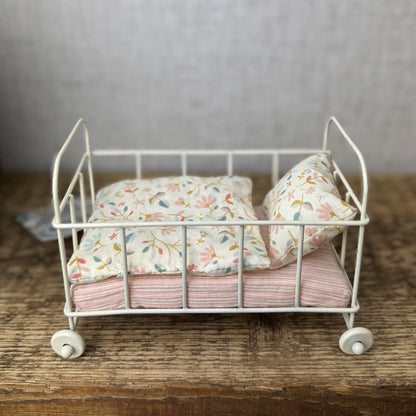Maileg Micro Cot Bed Pink - Small Pink Cot Bed Floral Bedding & Baby Mouse