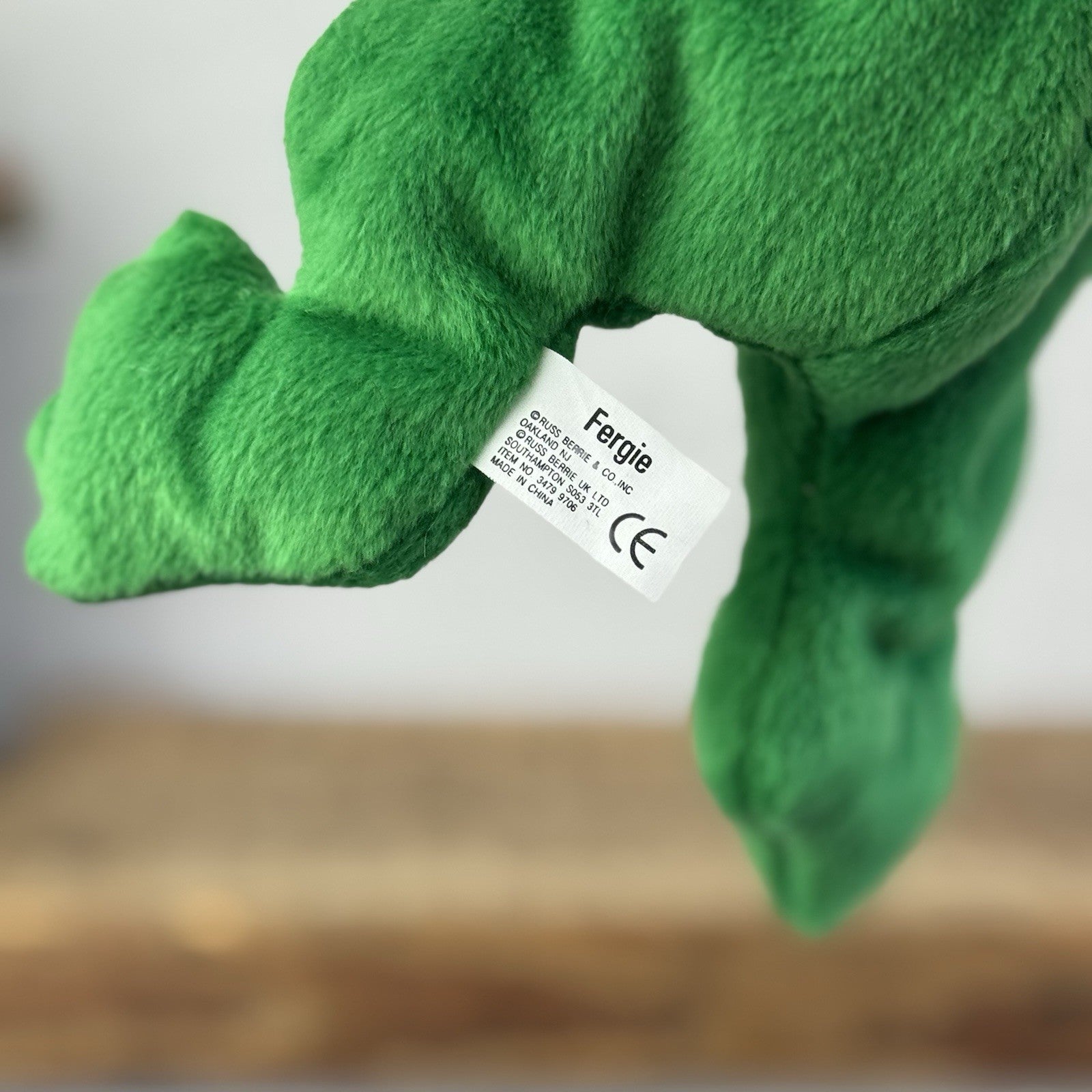 Russ Berrie Luv Pet Fergie - Floppy Beanbag Frog Soft Toy Retired With Tags 8”