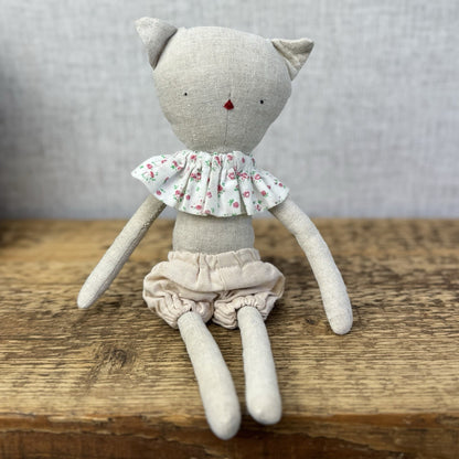 Mini Pickles Kitten - Small Linen Kitten In Shorts & Frilly Neck Piece 9"