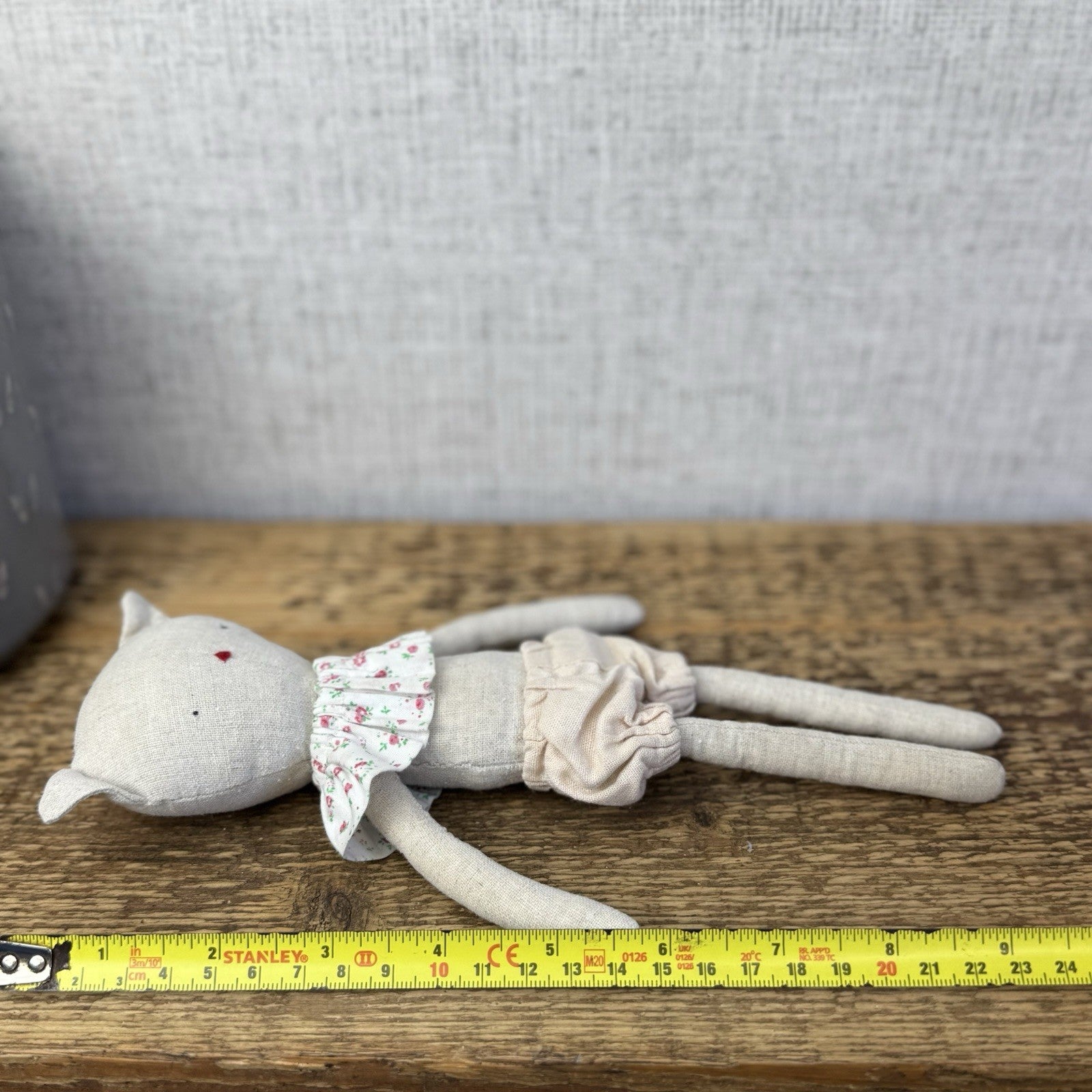 Mini Pickles Kitten - Small Linen Kitten In Shorts & Frilly Neck Piece 9"