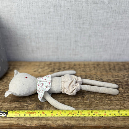 Mini Pickles Kitten - Small Linen Kitten In Shorts & Frilly Neck Piece 9"