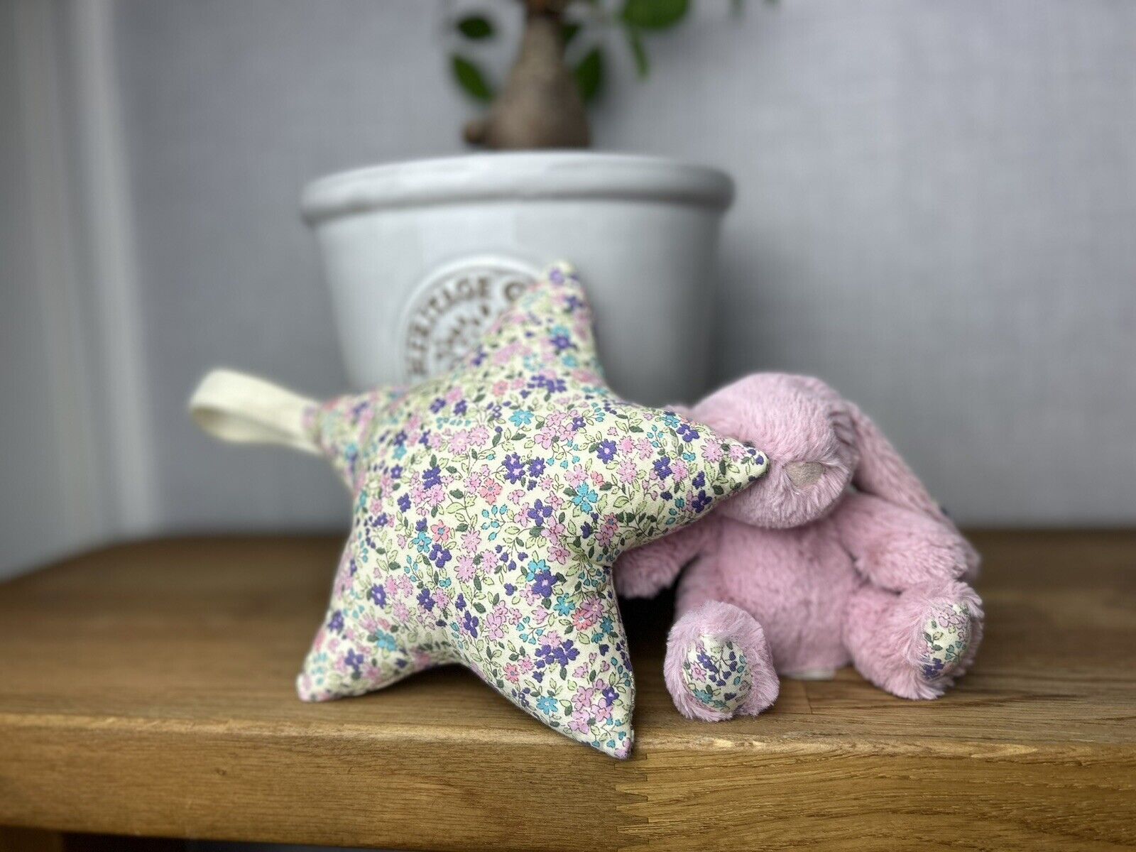 Jellycat Blossom Tulip Bunny Rabbit Pink Musical Star Pull Soft Plush Toy