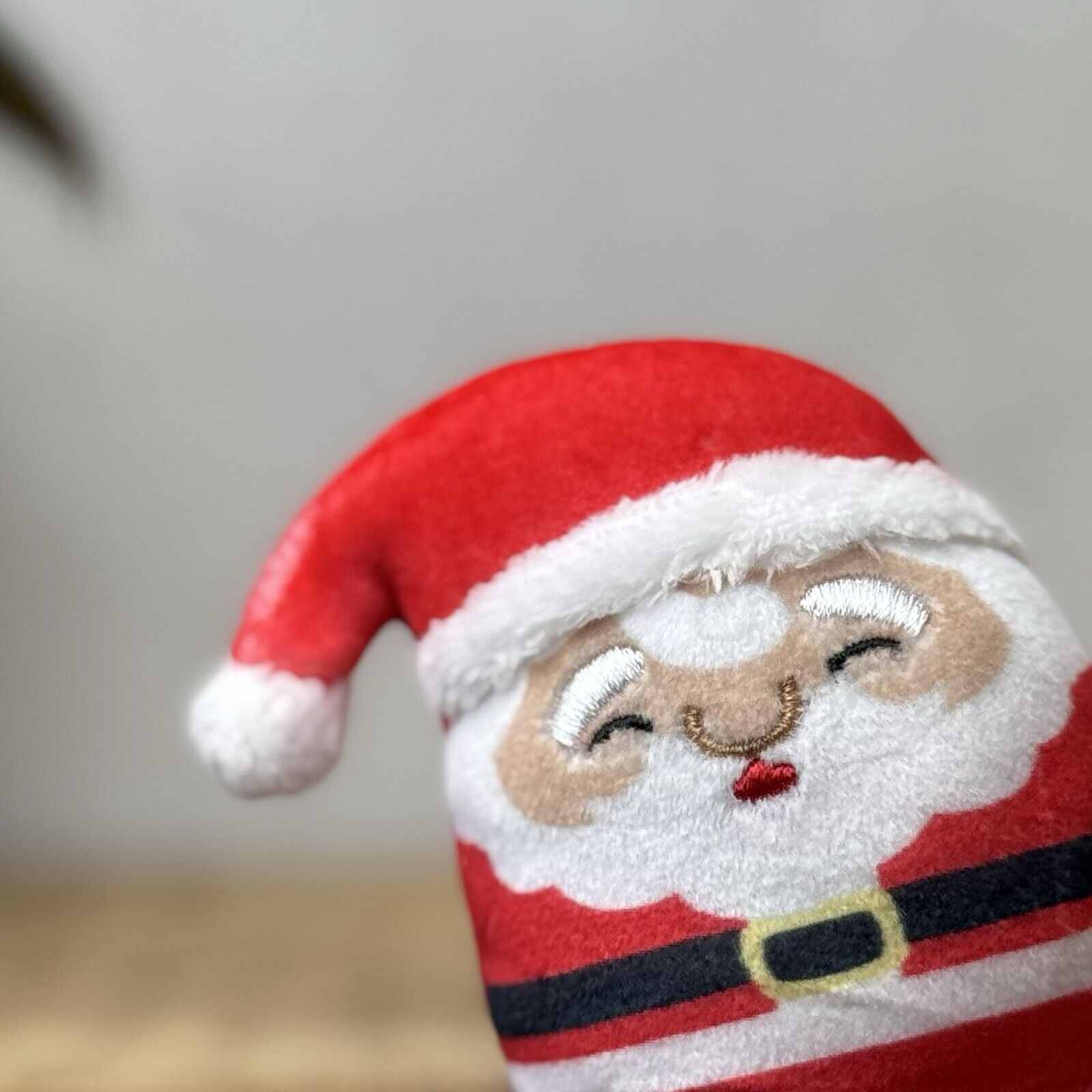 Squishmallow Squishville - Christmas Nick Mini Santa - Tiny Advent 2023 Plush 2"