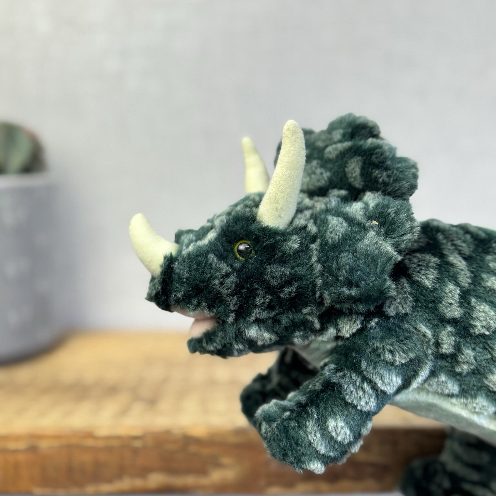 Russ Berrie Triceratops Green Textured Standing Dinosaur Soft Toy Beanie 9”