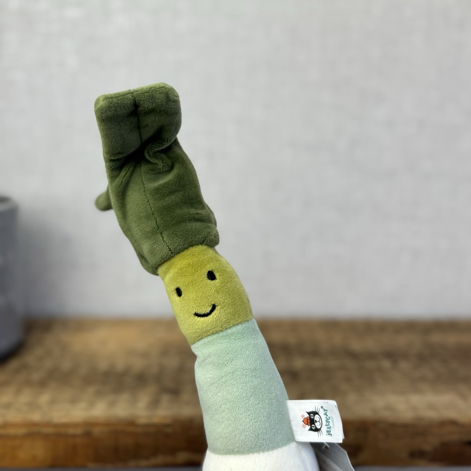 Jellycat Vivacious Veg Leek - Small Green Velour Beanie Vegetable Play 10"
