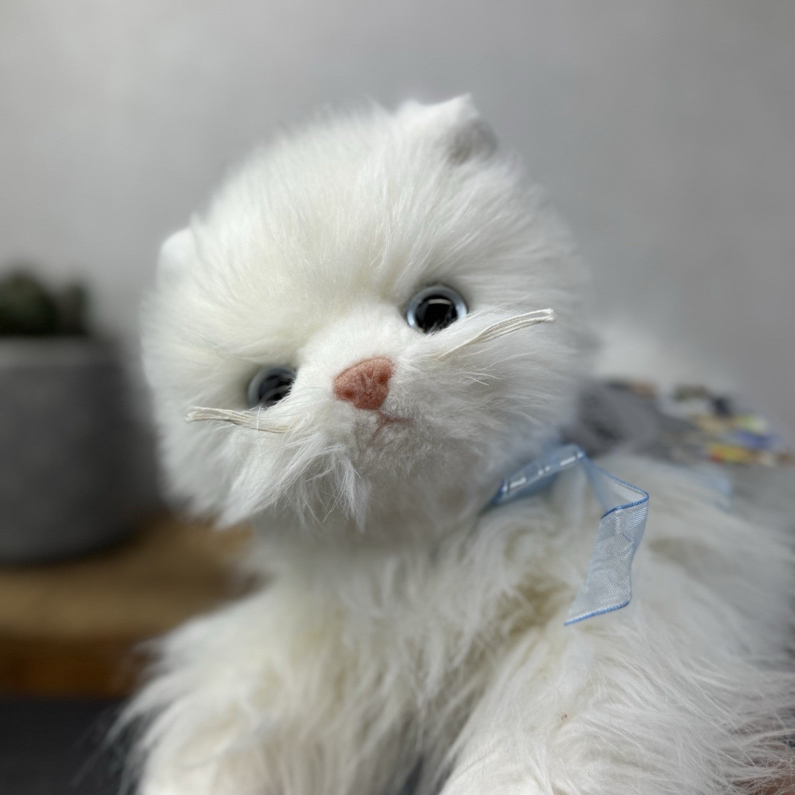 TY Sugar White Persian Cat - White Fluffy Persian Cat Blue Eyes & Bow 2002