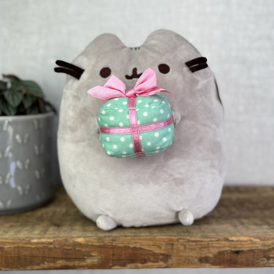 Gund Pusheen Cat - Gift Pusheen, Cat With A Present Plush 8" New Tagged