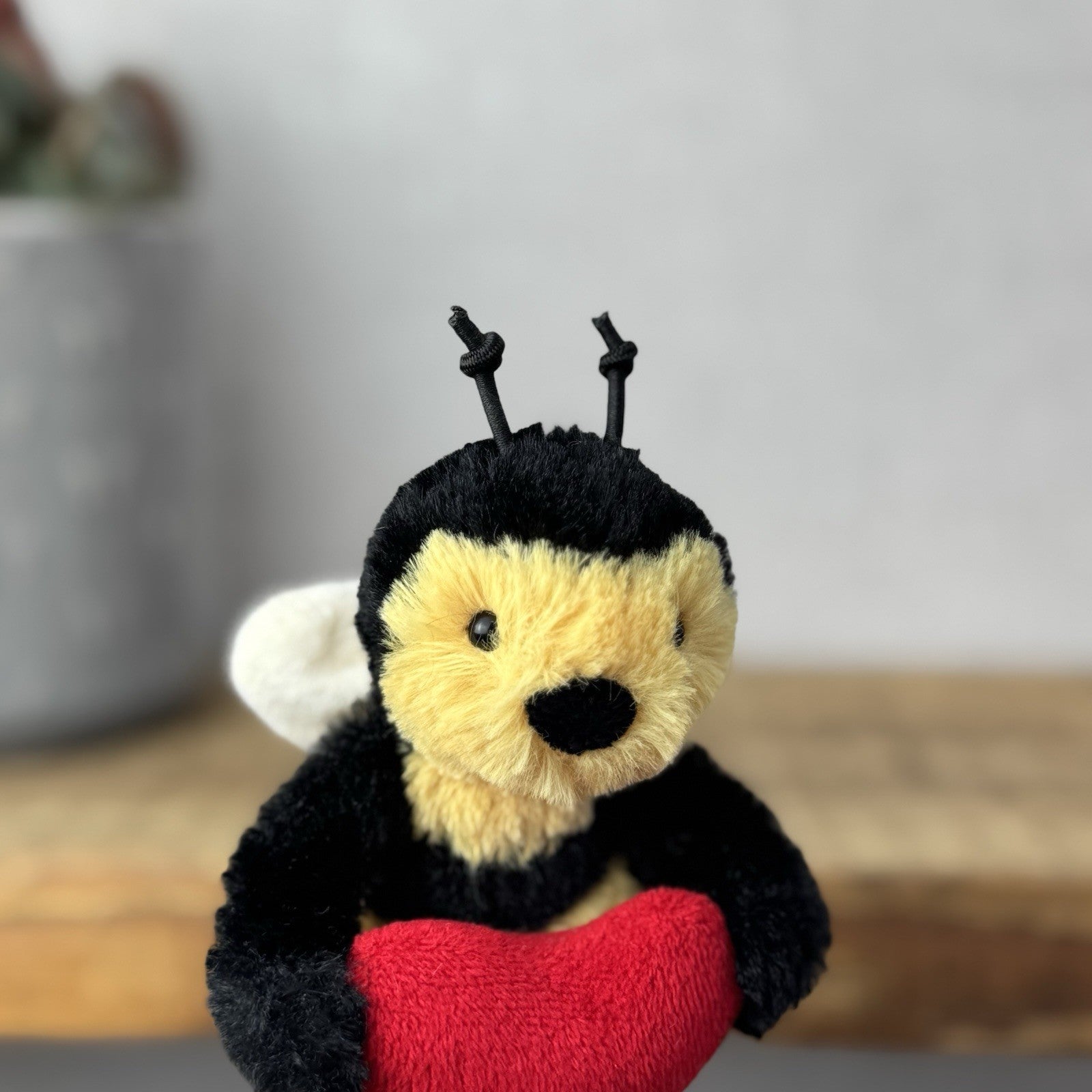 Jellycat Tiny Bumble Bee Holding A Heart - Tiny Bee NWOT - Rare Retired 5"