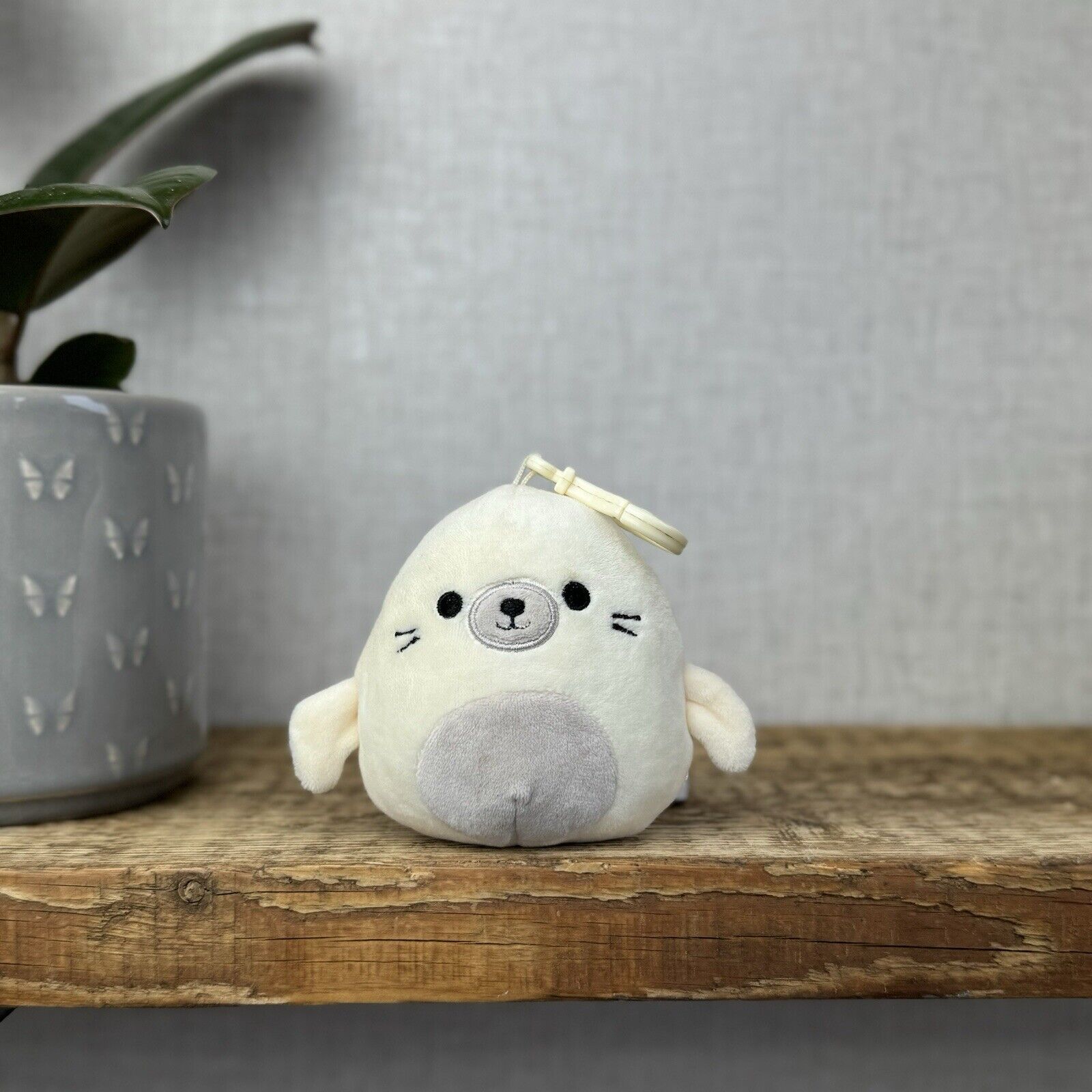Squishmallows Lucille Seal Bag Clip On White Plush Soft Toy Letting Retired 4"
