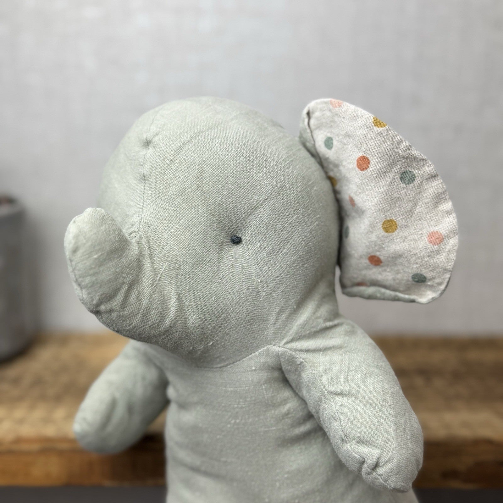 Maileg Safari Friends Medium Elephant - Iron Grey - Grey Beanie Linen Elephant