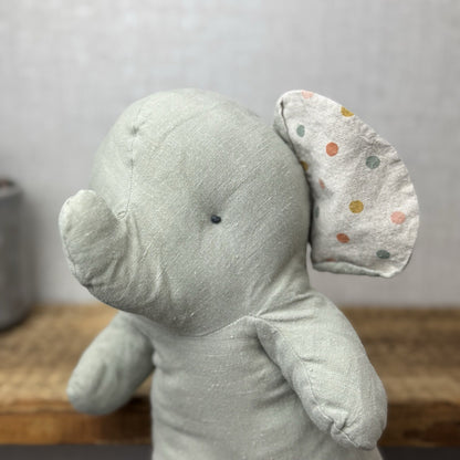 Maileg Safari Friends Medium Elephant - Iron Grey - Grey Beanie Linen Elephant