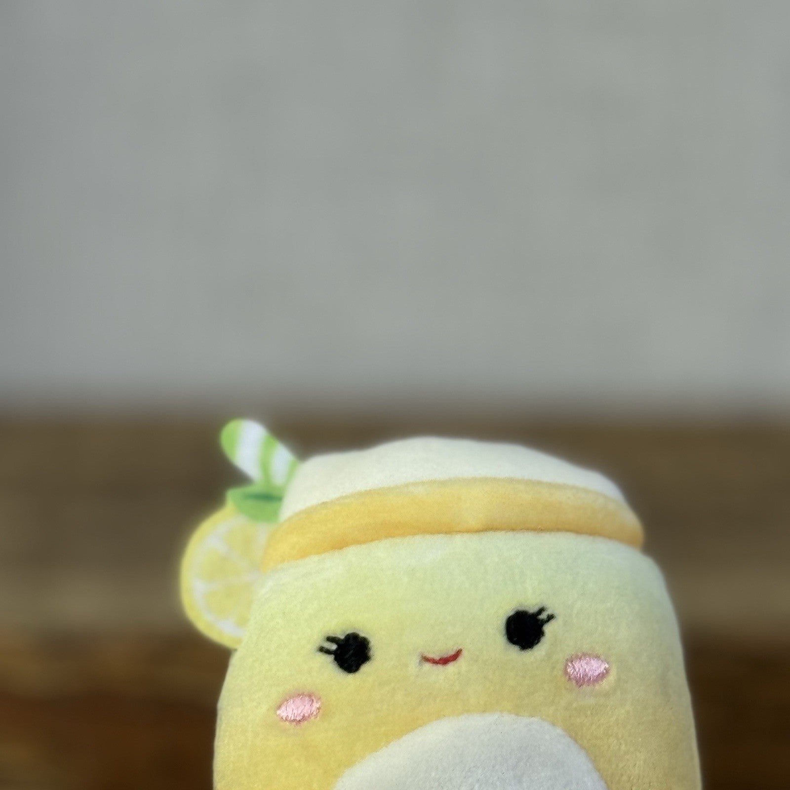 Squishmallow Squishville - Medina Lemonade - Mini Yellow Squishmallow Drink 2"