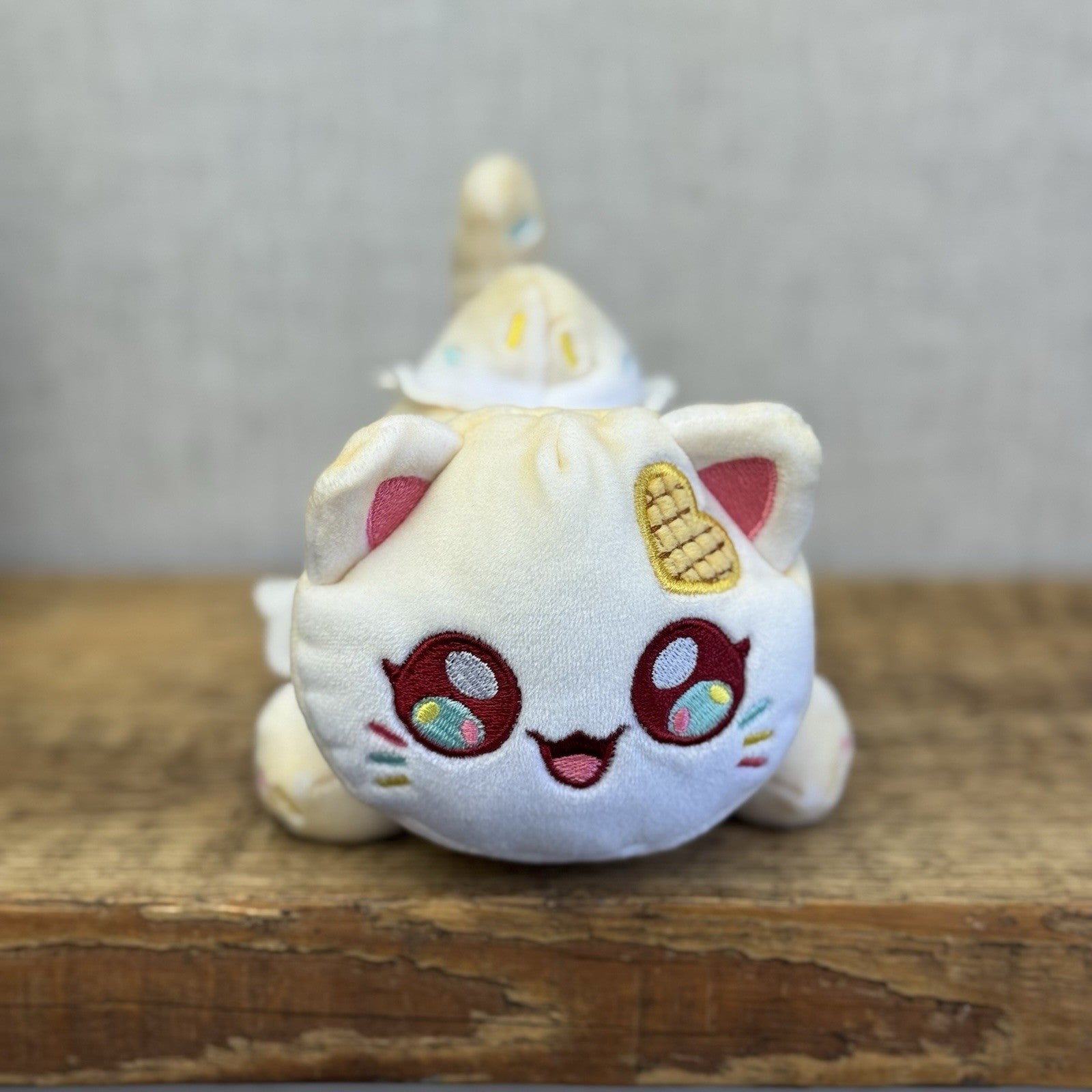 Aphmau MeeMeows - Mystery Plush Series 6 Ice Cream Cat White/Lemon Kitten 