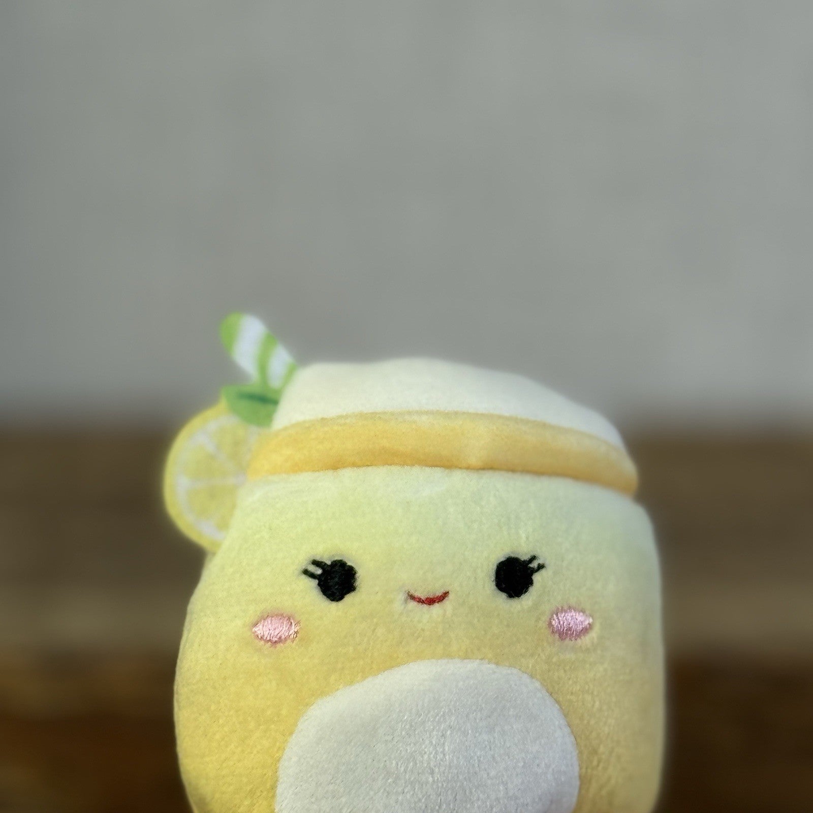 Squishmallow Squishville - Medina Lemonade - Mini Yellow Squishmallow Drink 2"