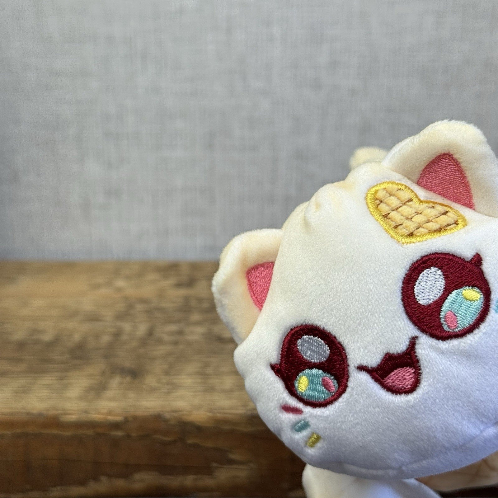 Aphmau MeeMeows - Mystery Plush Series 6 Ice Cream Cat White/Lemon Kitten 