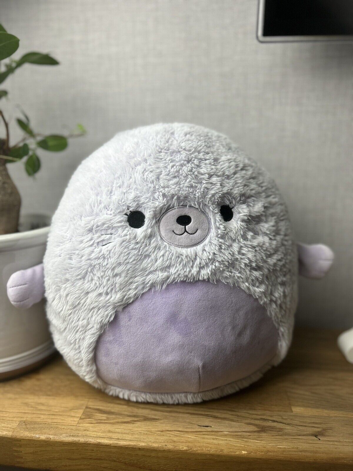 Squishmallows Ellen The Seal 12 Inch 30cm Fuzzamallow