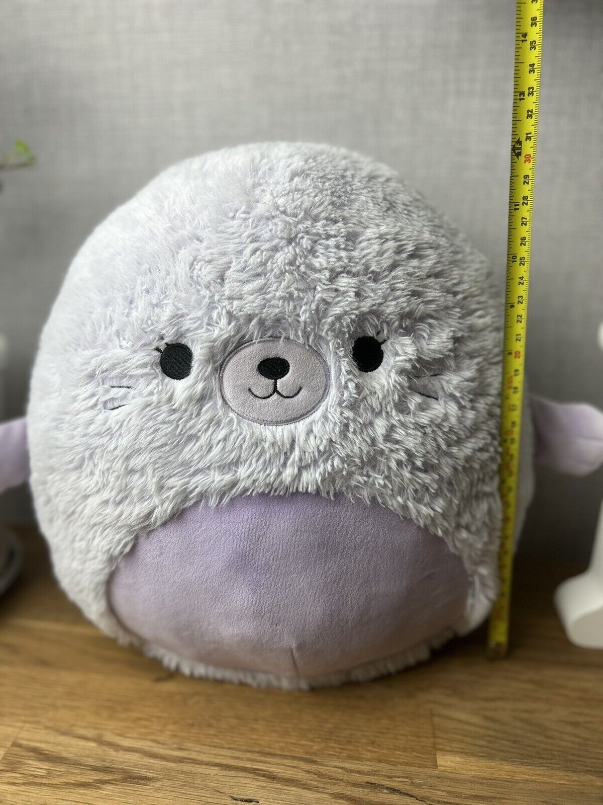 Squishmallows Ellen The Seal 12 Inch 30cm Fuzzamallow
