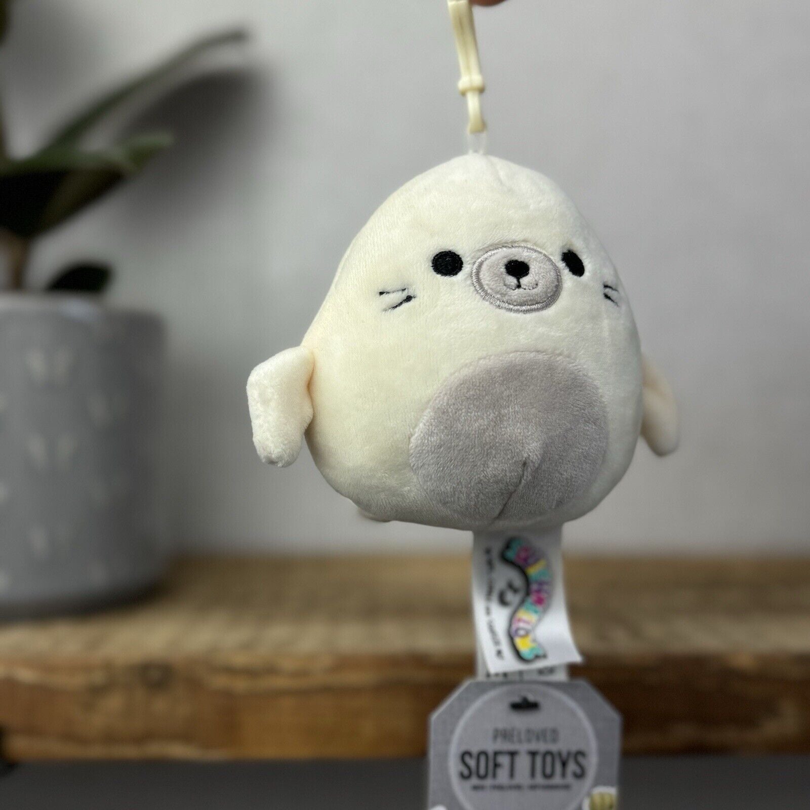 Squishmallows Lucille Seal Bag Clip On White Plush Soft Toy Letting Retired 4"