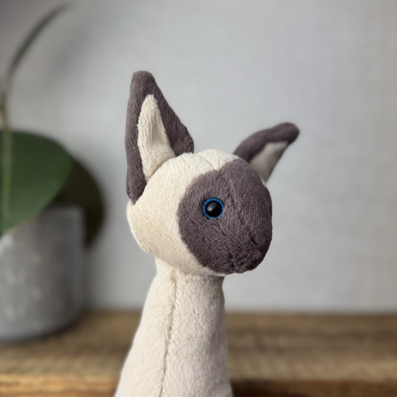 Jellycat Iris Siamese Cat - Tall Sitting Siamese Cat Blue Eyes Beanie Rare 11"
