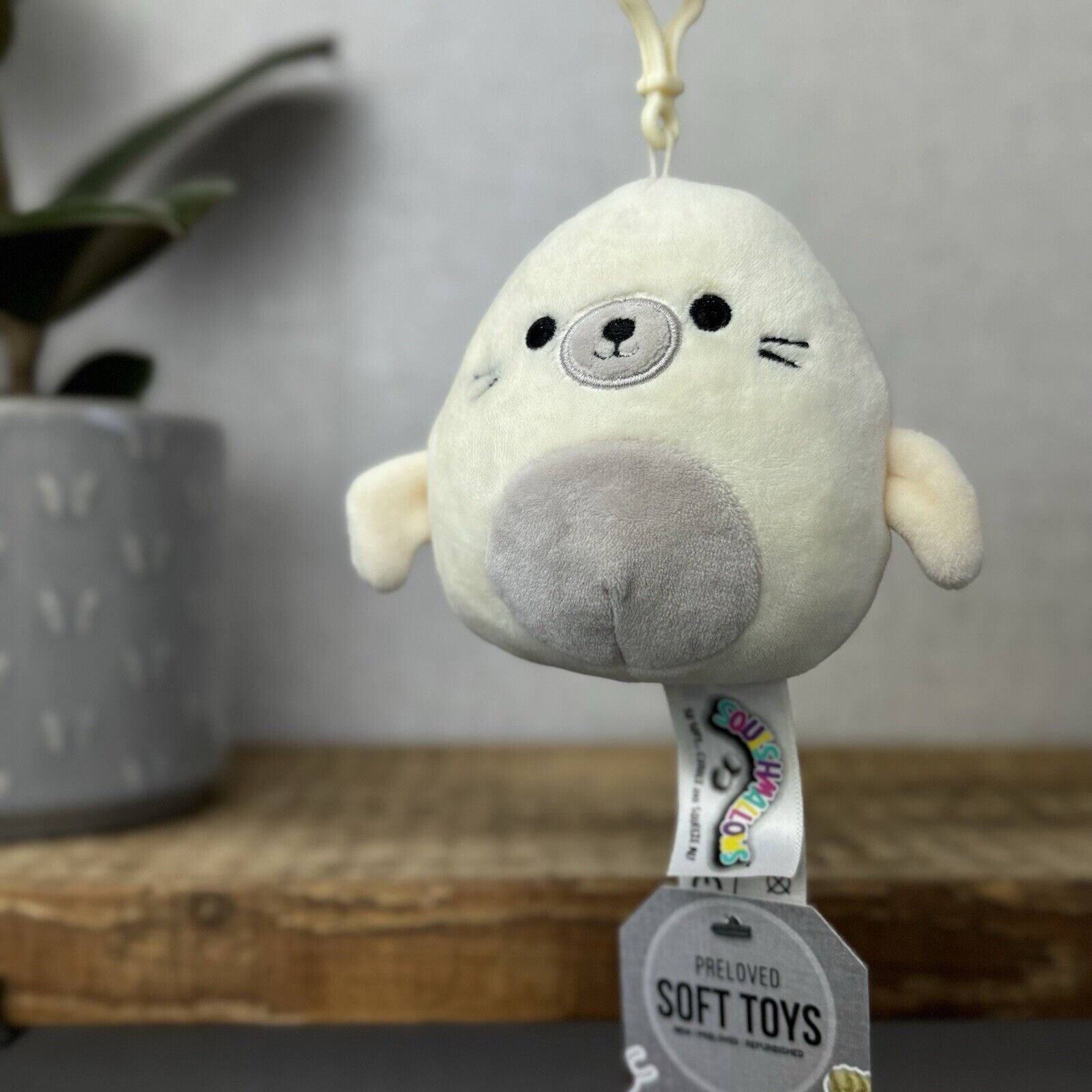 Squishmallows Lucille Seal Bag Clip On White Plush Soft Toy Letting Retired 4"