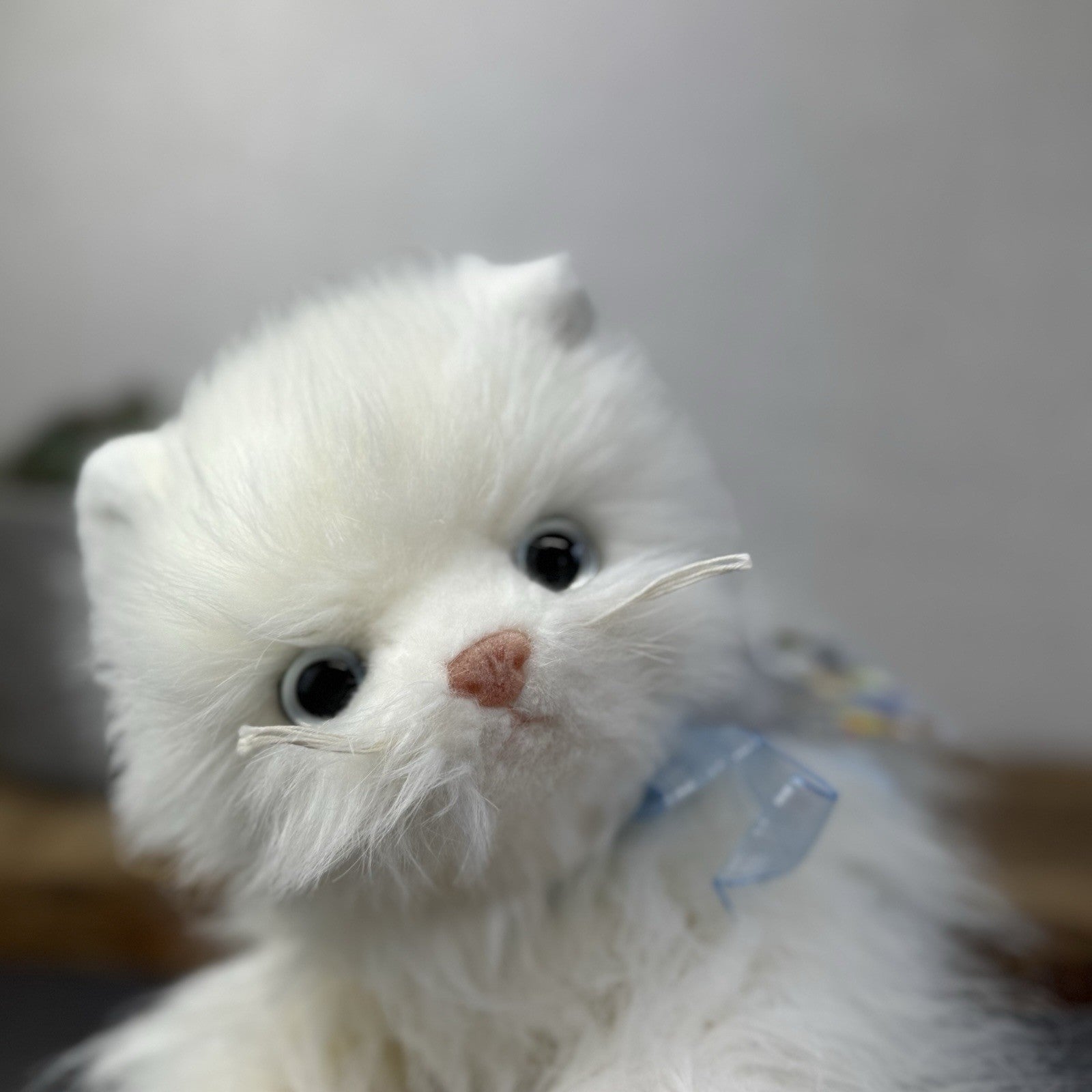 TY Sugar White Persian Cat - White Fluffy Persian Cat Blue Eyes & Bow 2002