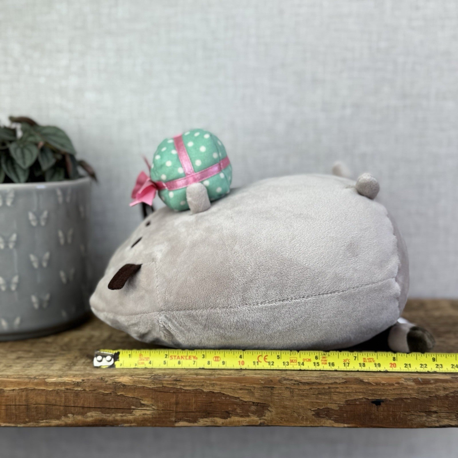Gund Pusheen Cat - Gift Pusheen, Cat With A Present Plush 8" New Tagged