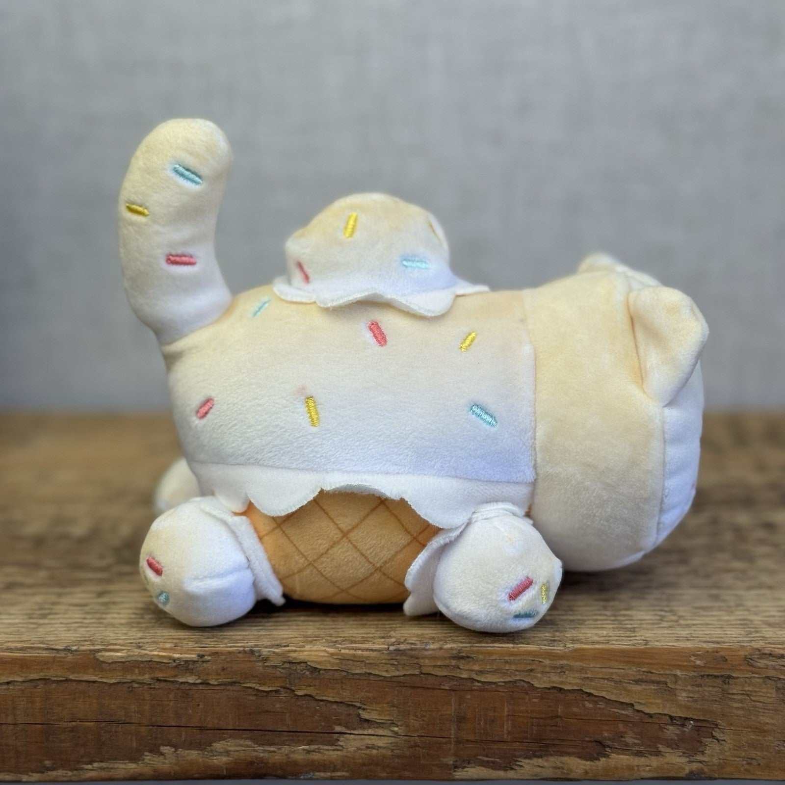 Aphmau MeeMeows - Mystery Plush Series 6 Ice Cream Cat White/Lemon Kitten 