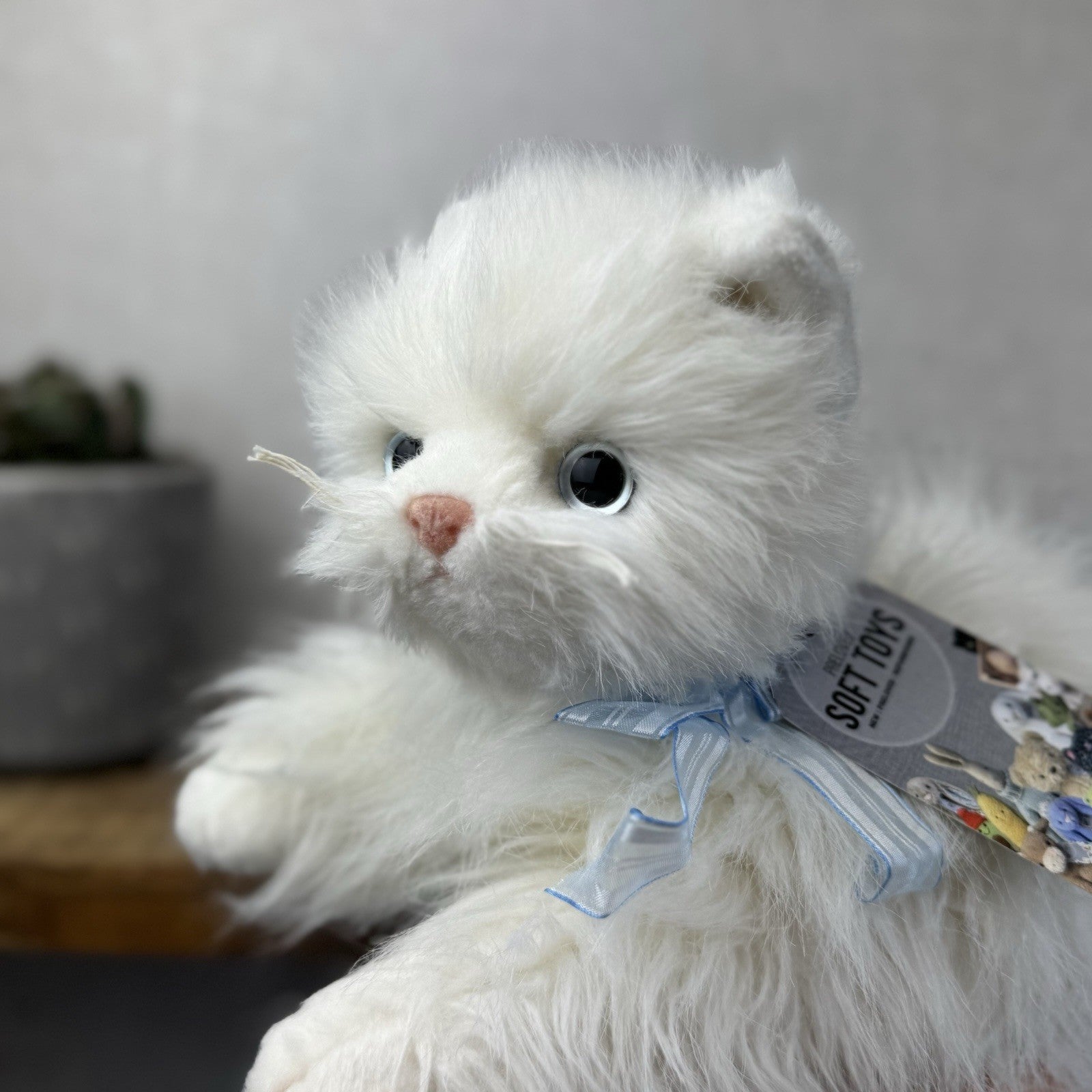 TY Sugar White Persian Cat - White Fluffy Persian Cat Blue Eyes & Bow 2002