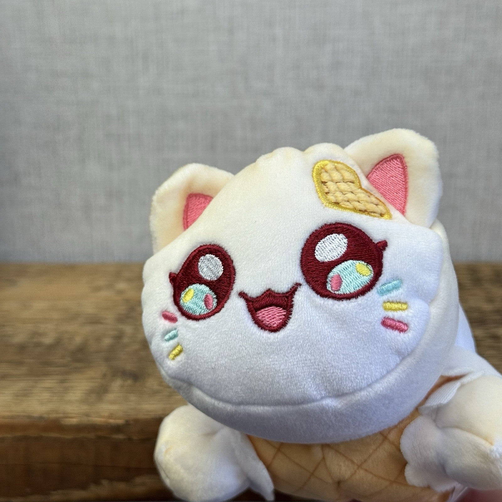 Aphmau MeeMeows - Mystery Plush Series 6 Ice Cream Cat White/Lemon Kitten 