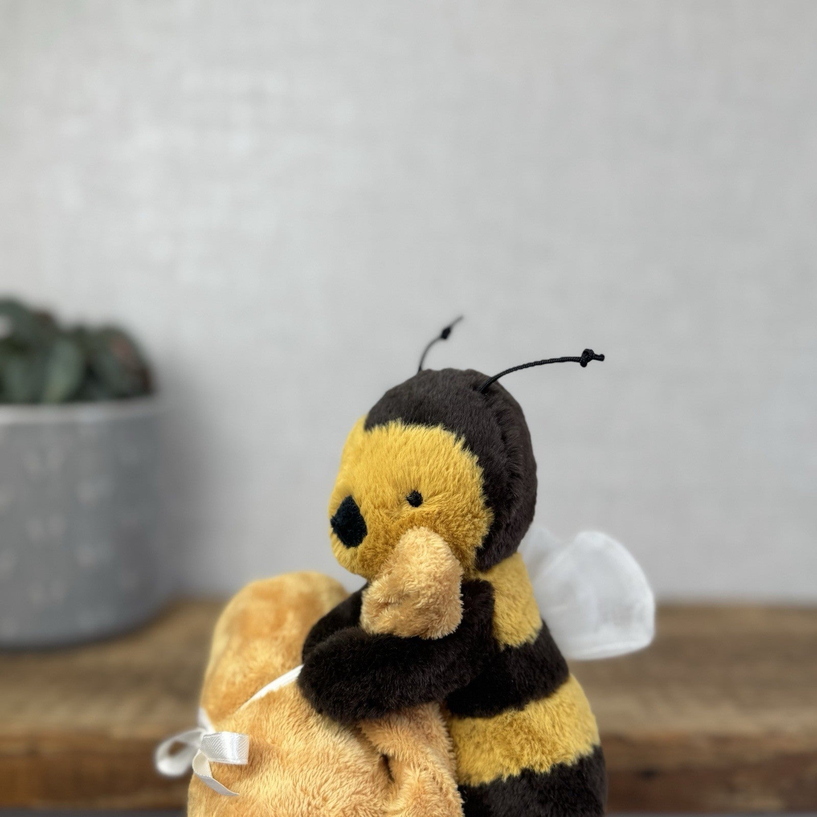 Jellycat Bashful Bee Soother - Bumble Bee Comforter Neutral Baby Gift NWOT 