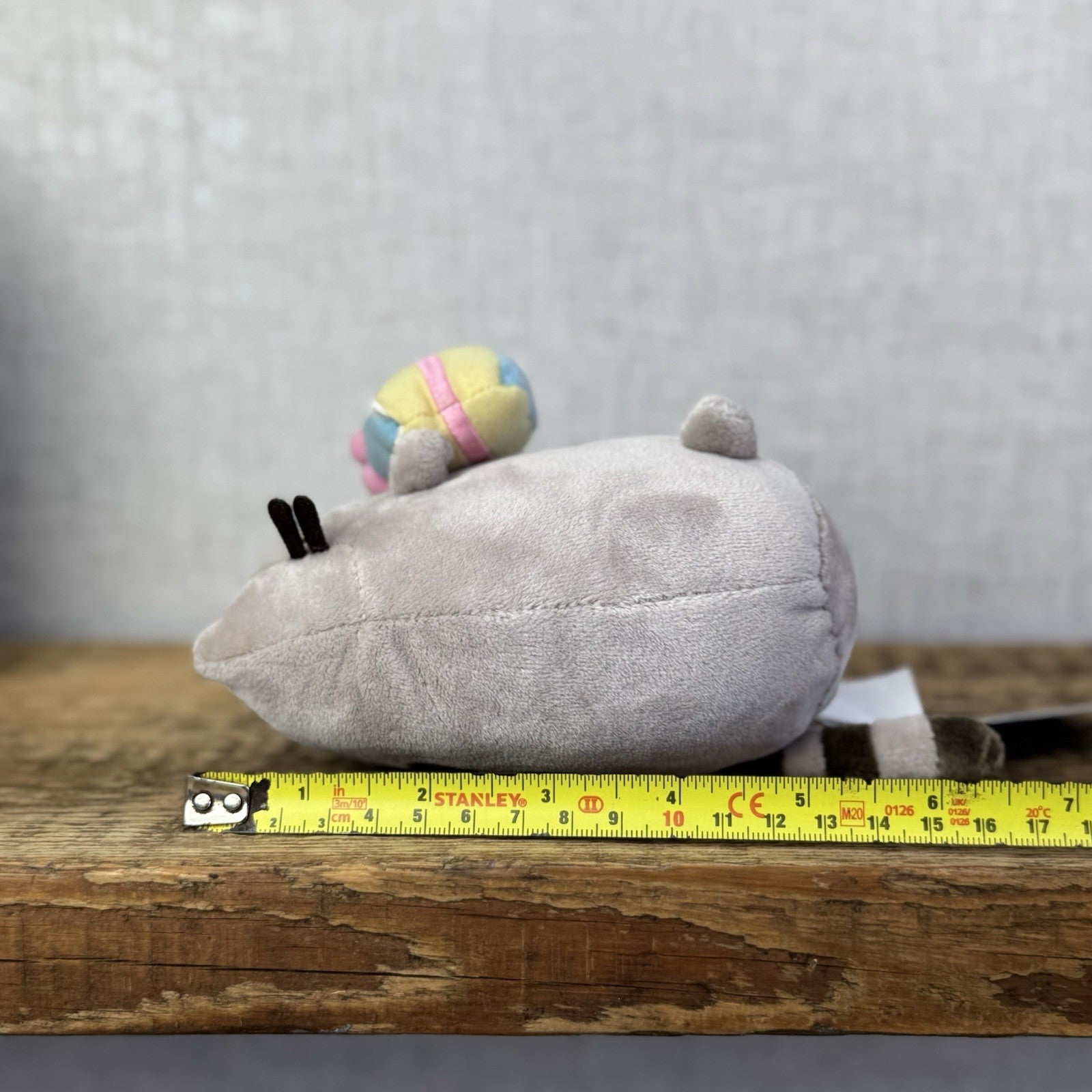 Gund Pusheen Cat - Birthday Cake Pusheen Small Soft Toy Cat With Cake 5"