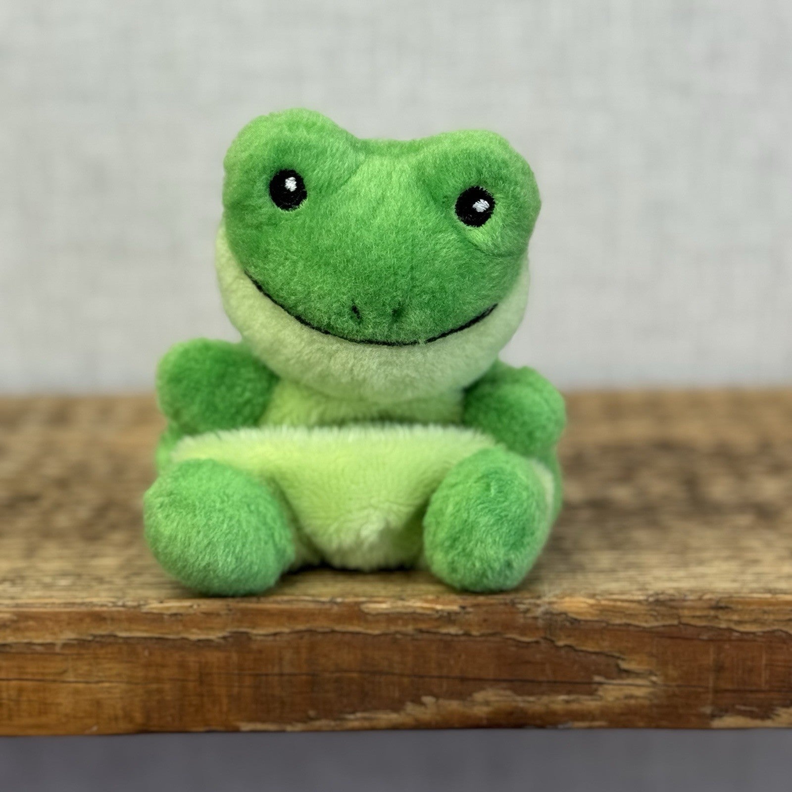 Aurora - Palm Pals Mini Beanbag Plush - Mini Frog Ribbit Plush Beanbag Plush
