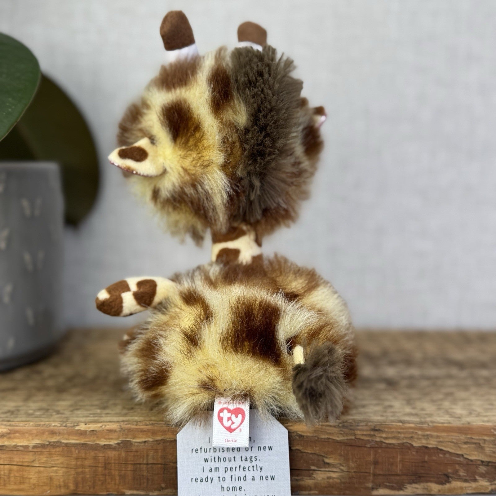 TY Beanie Boo Collectable Gertie Giraffe - Fluffy Big Eye Sparkly Giraffe NWOT