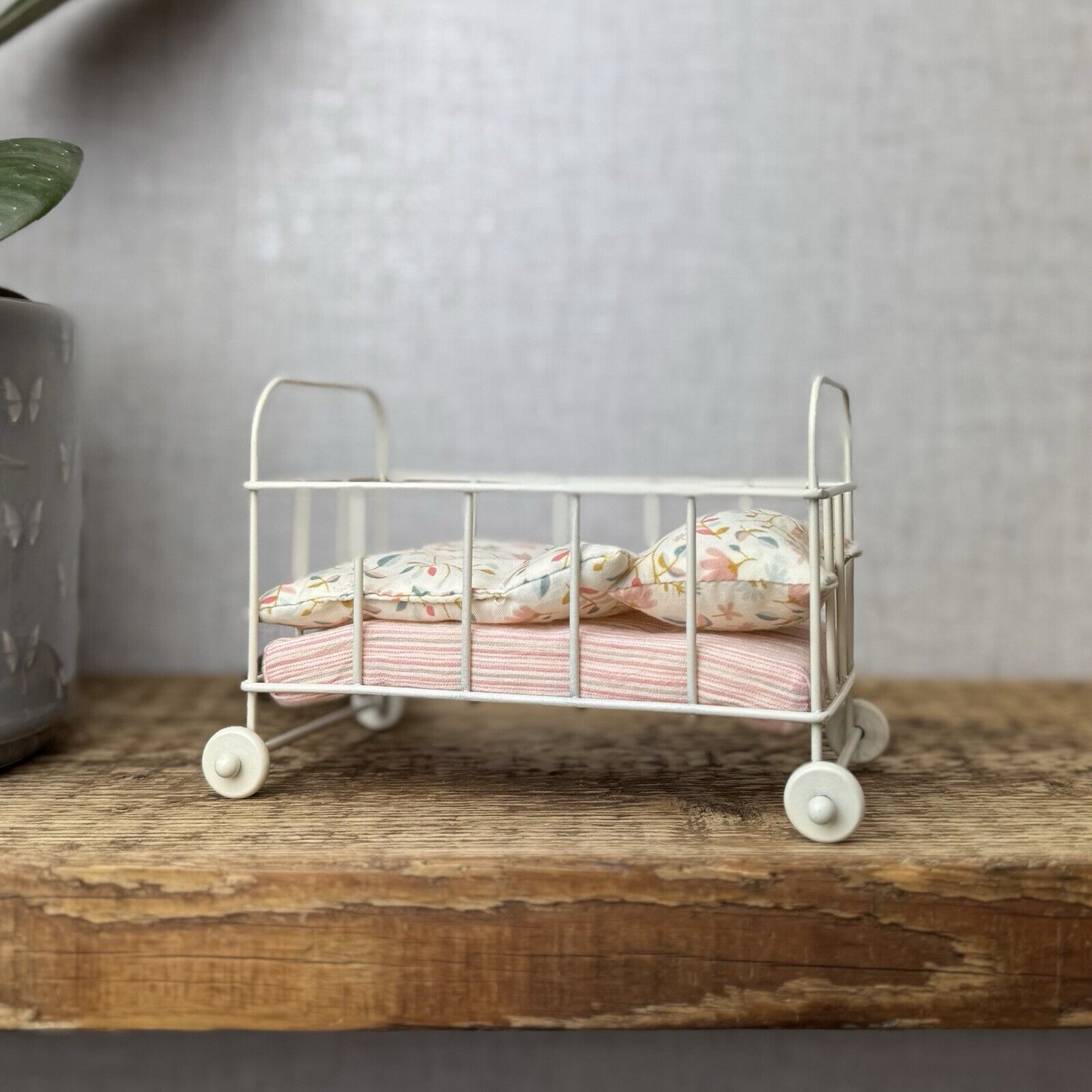Maileg Micro Cot Bed Pink - Small Pink Cot Bed Floral Bedding & Baby Mouse
